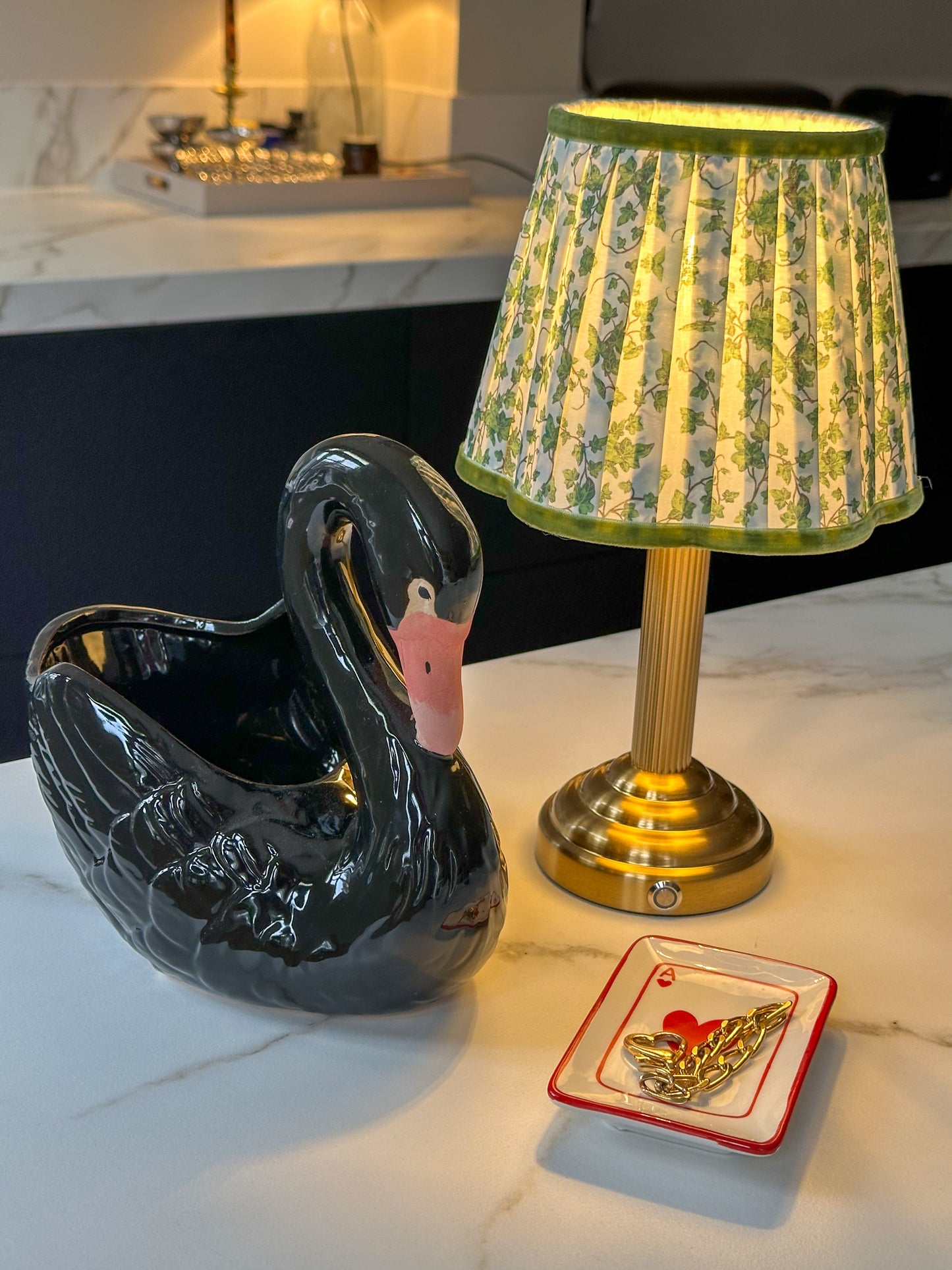Saint-Germain - Luxe draadloze tafellamp met groene bladeren kap en ronde voet - Ruby Conceptstore