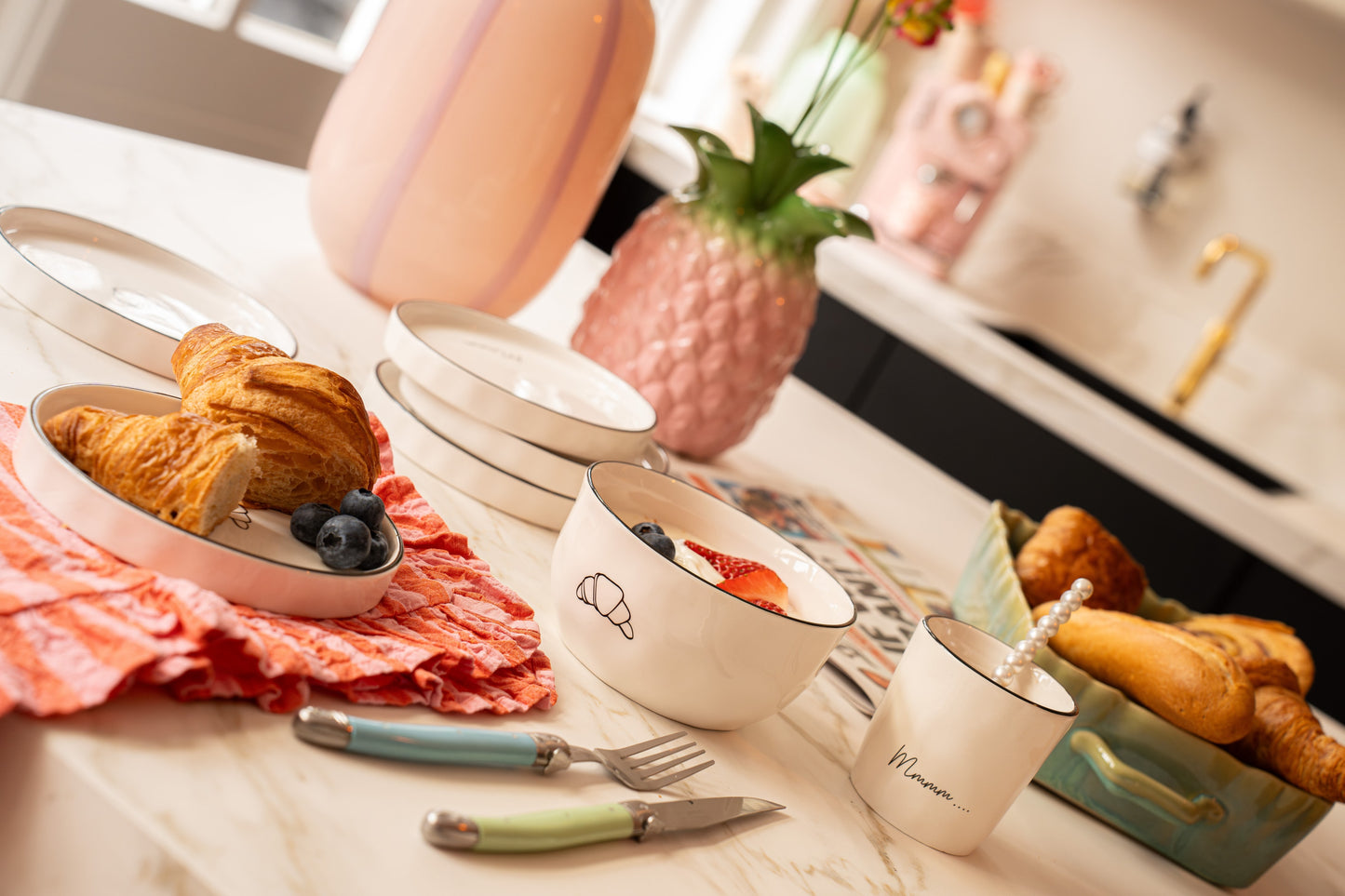 Vaas roze ananas 22 cm – Voeg een tropisch tintje toe aan je interieur! | Ruby Conceptstore