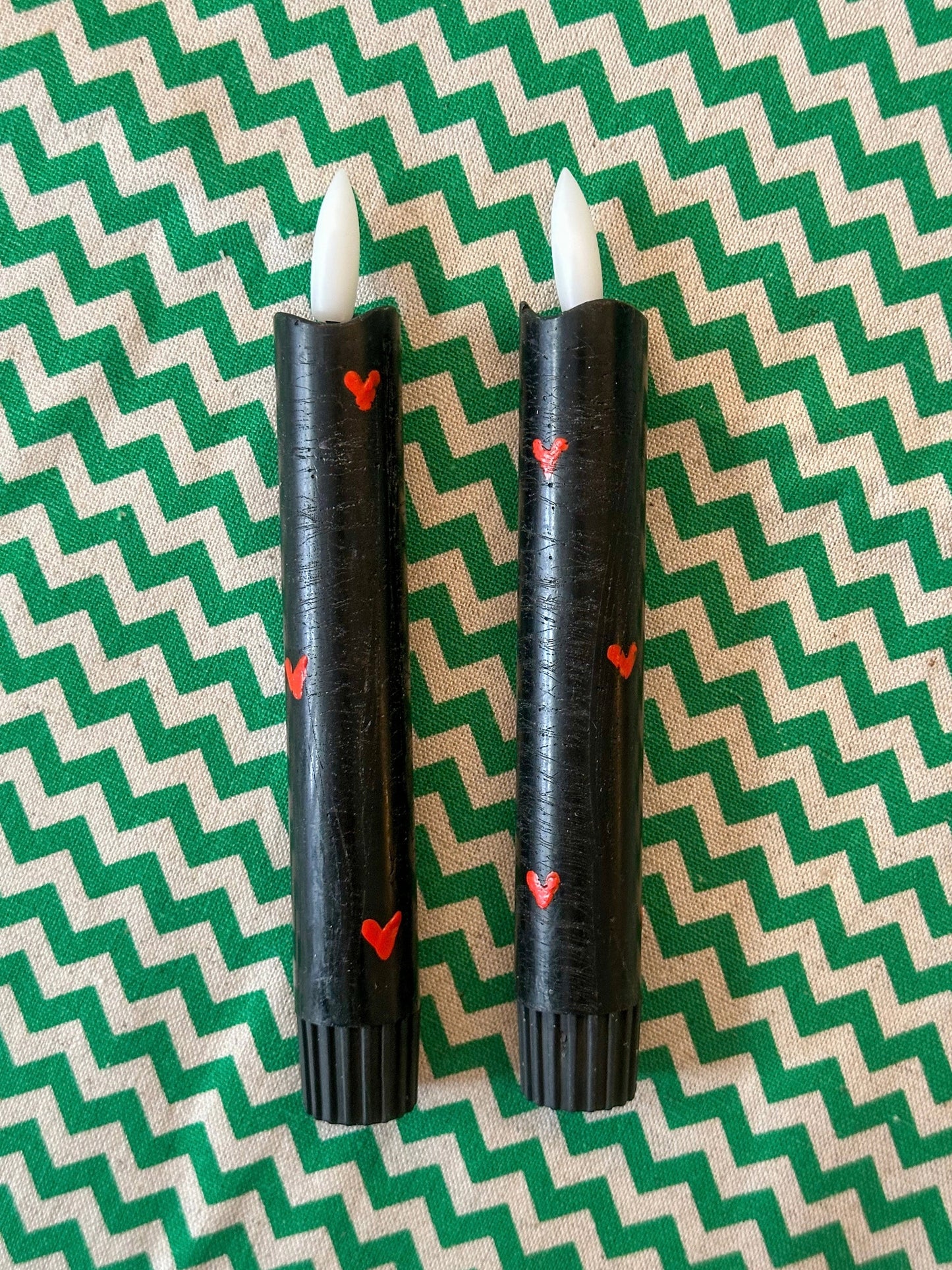 Korte LED kaarsen zwart hartjes - RUBY Conceptstore