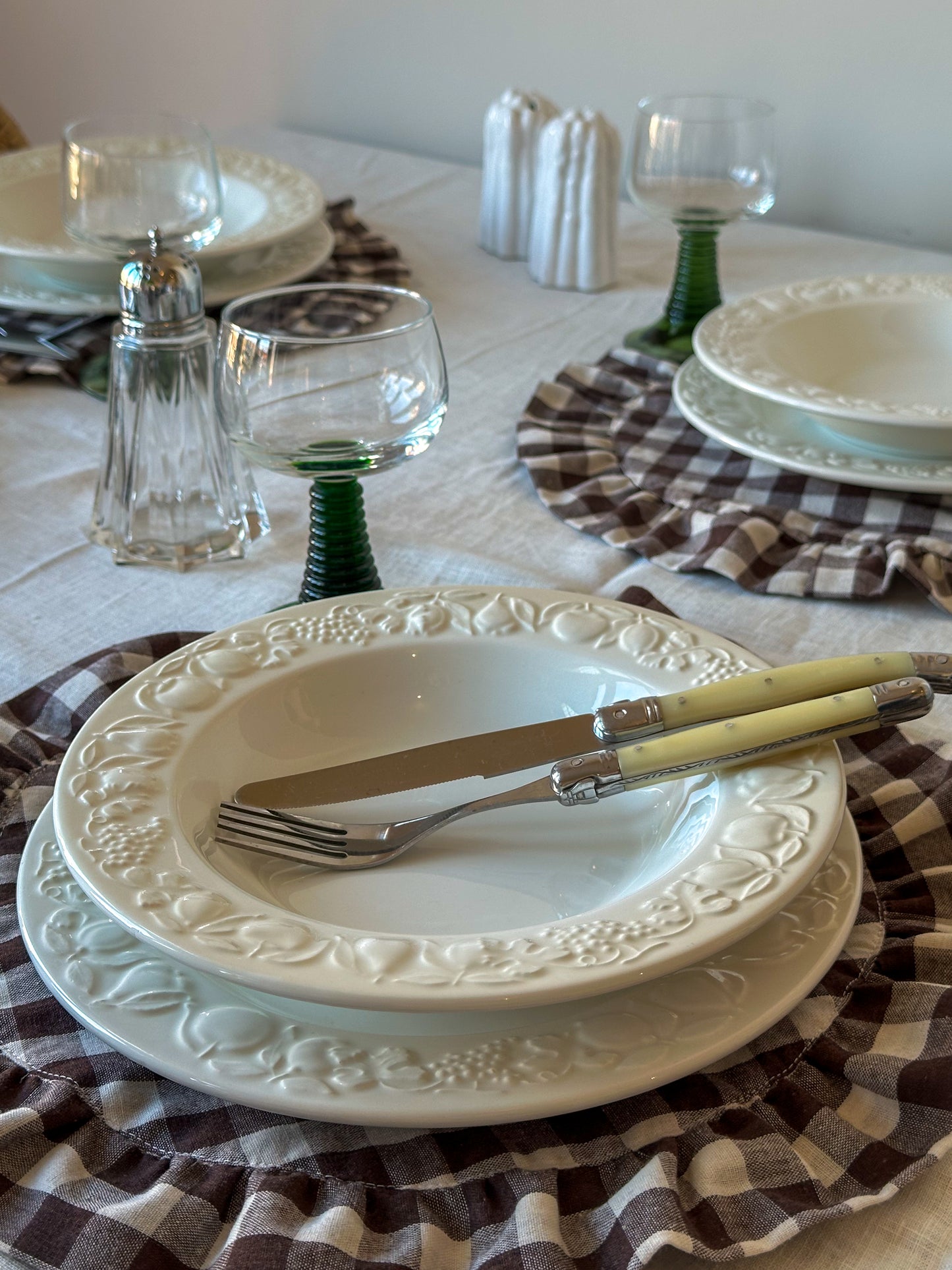 Vintage Quadrifoglio Italy diepe borden set van 4 – Italiaans reliëf servies wit - Ruby Conceptstore