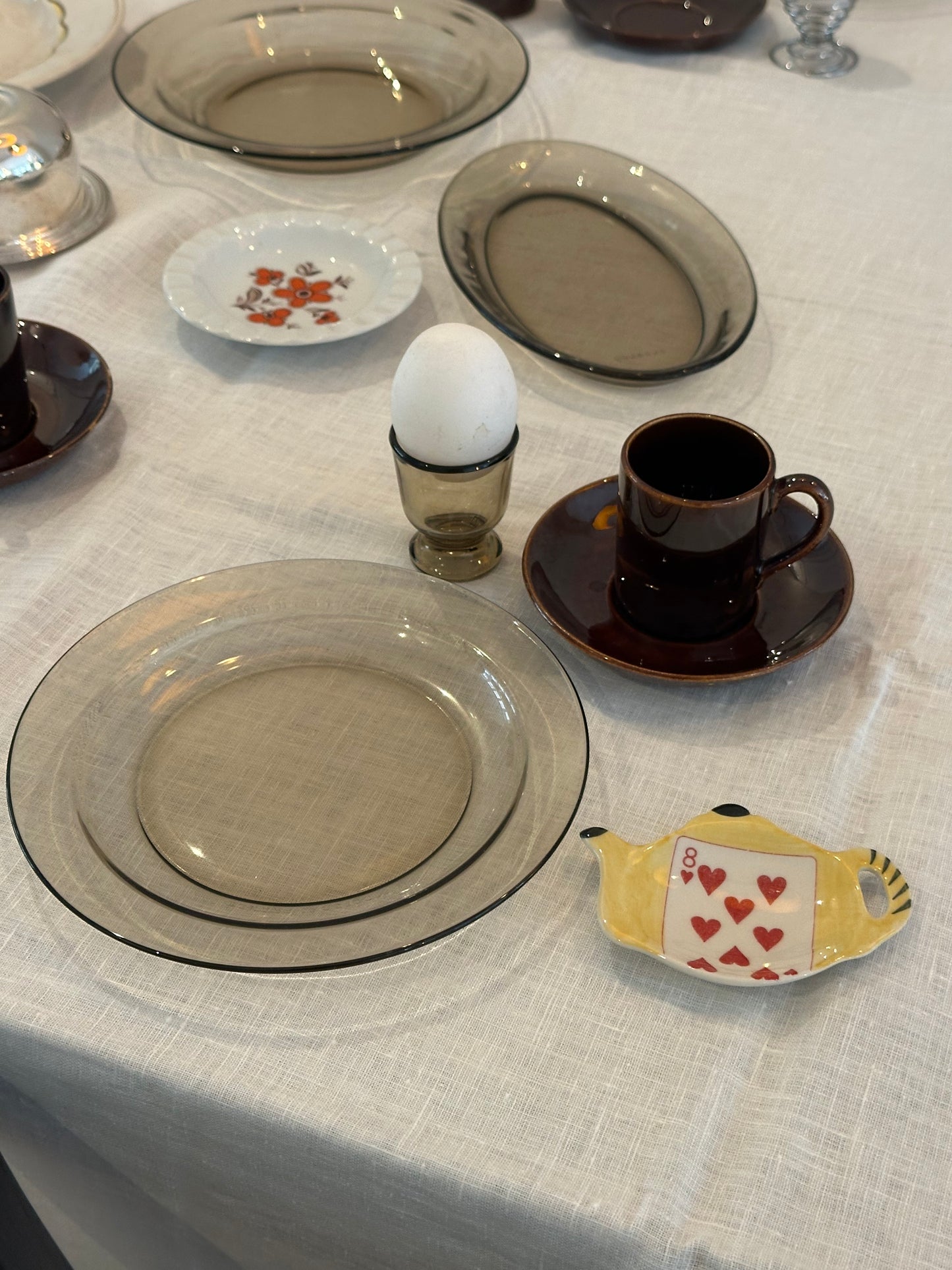 Handbeschilderd schaaltje – Vic’s Handpainted – theepot vorm – playing cards - Ruby Conceptstore