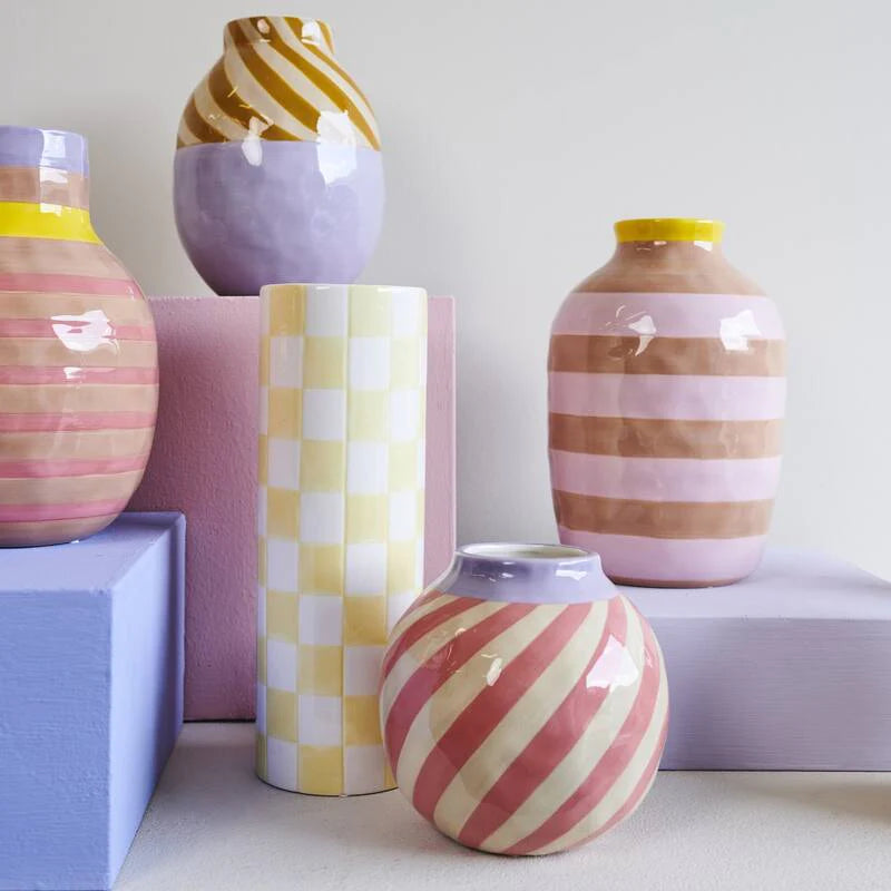 Vaas beige, roze, lila, geel gestreept 26 cm - RUBY Conceptstore