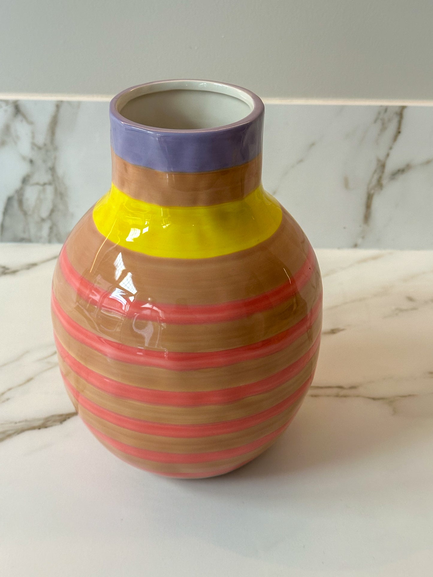 Vaas beige, roze, lila, geel gestreept 26 cm - RUBY Conceptstore
