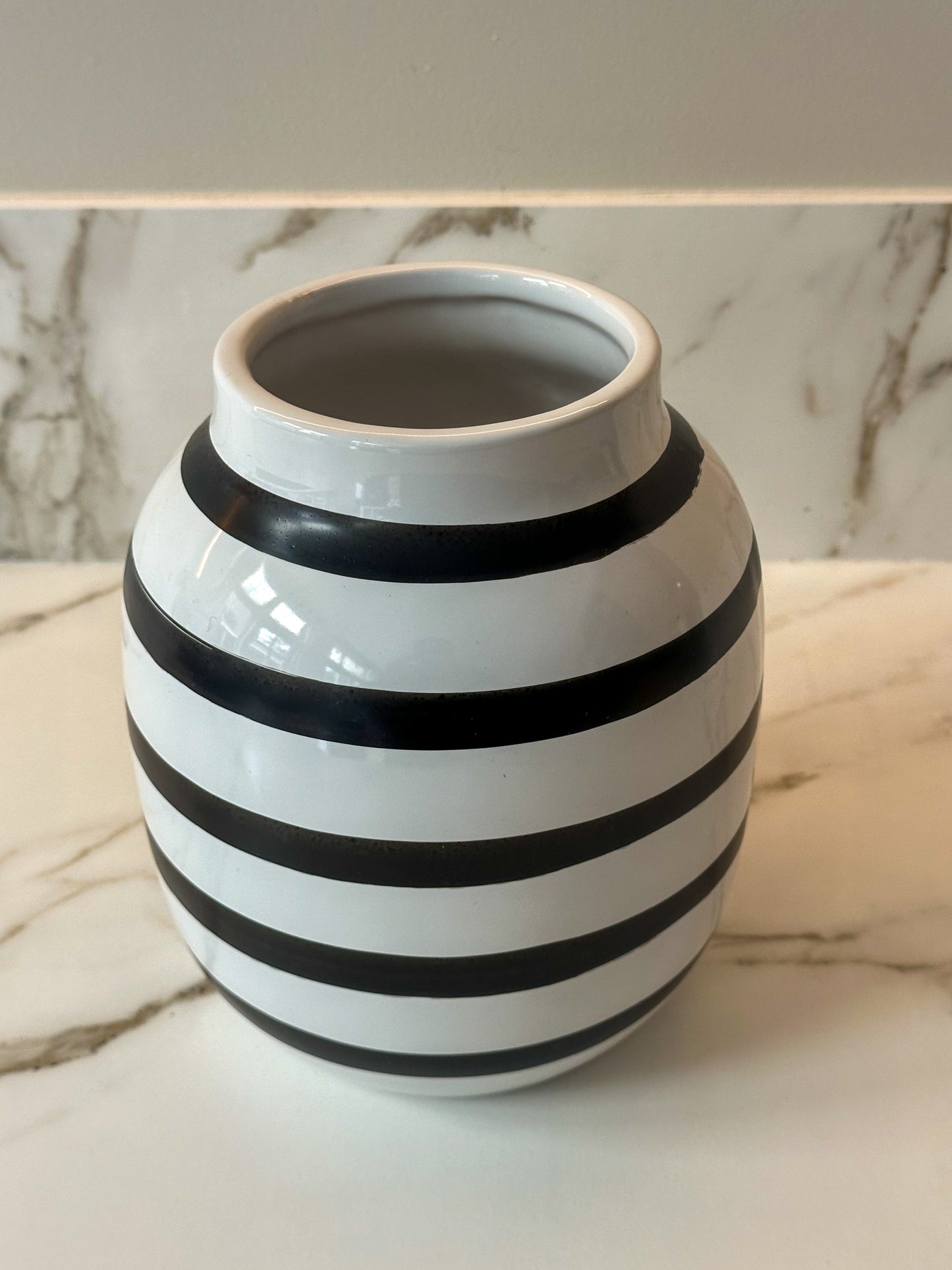 Vaas zwart wit 22 cm - RUBY Conceptstore