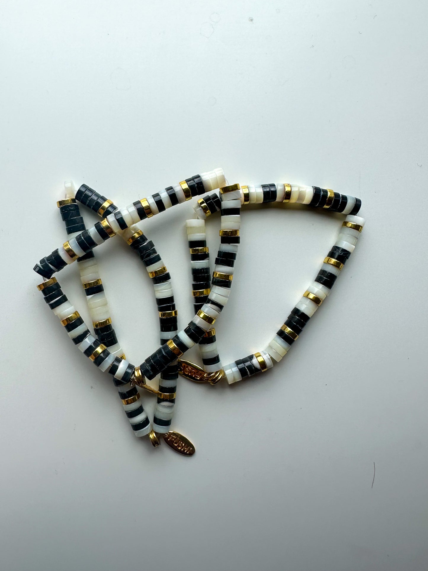 Armband met zwart, wit en gouden kralen - RUBY Conceptstore