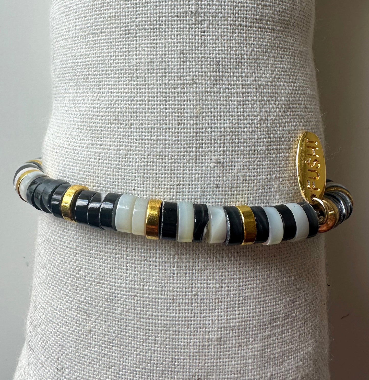 Armband met zwart, wit en gouden kralen - RUBY Conceptstore