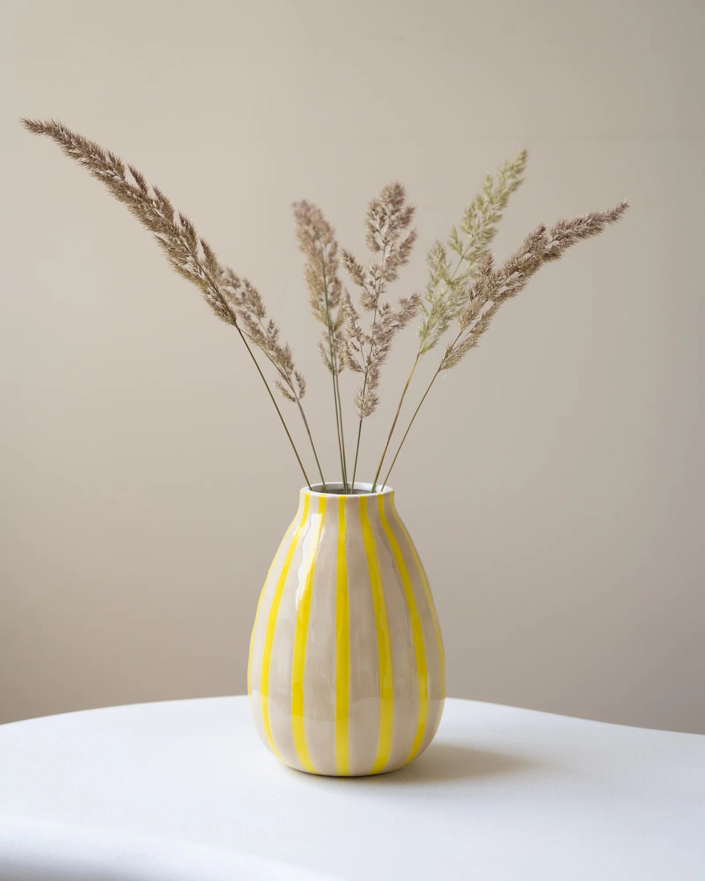 Vaas met gele strepen - RUBY Conceptstore