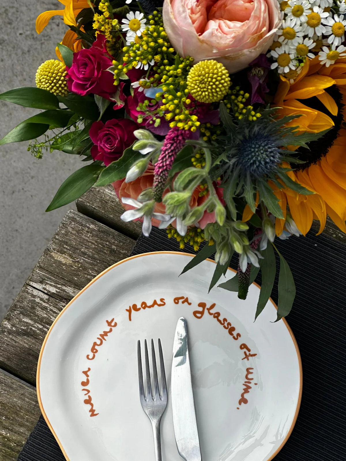 Slogan plate bord - Never count years or glasses of wine | Maegen - Ruby Conceptstore 