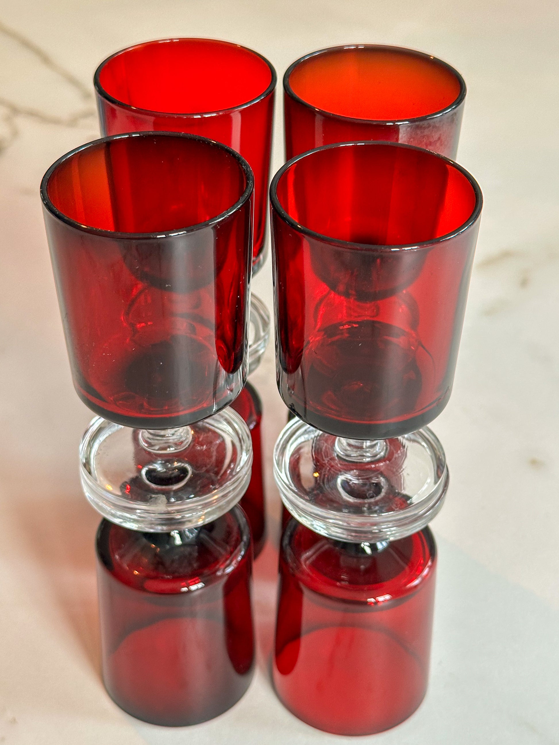 Vintage Rode Likeurglazen Set van 4 | Retro Borrelglazen Jaren 70 - Ruby Conceptstore 