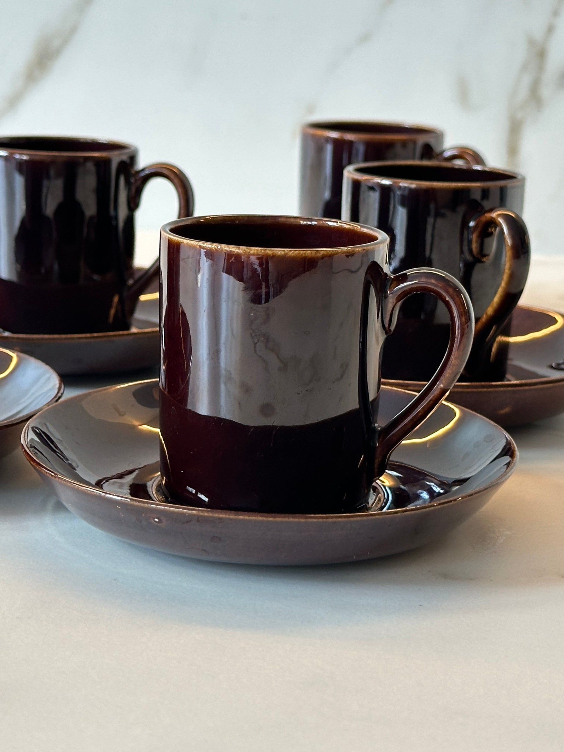 Vintage koffie kopjes set – bruin keramiek (5 stuks) - Ruby Conceptstore 