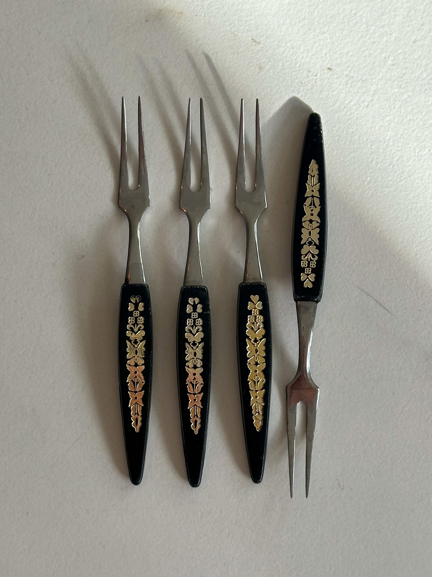 Vintage Cocktailprikkers / Tapasvorkjes Set van 4 – Zwart & Goud Retro - Ruby Conceptstore 