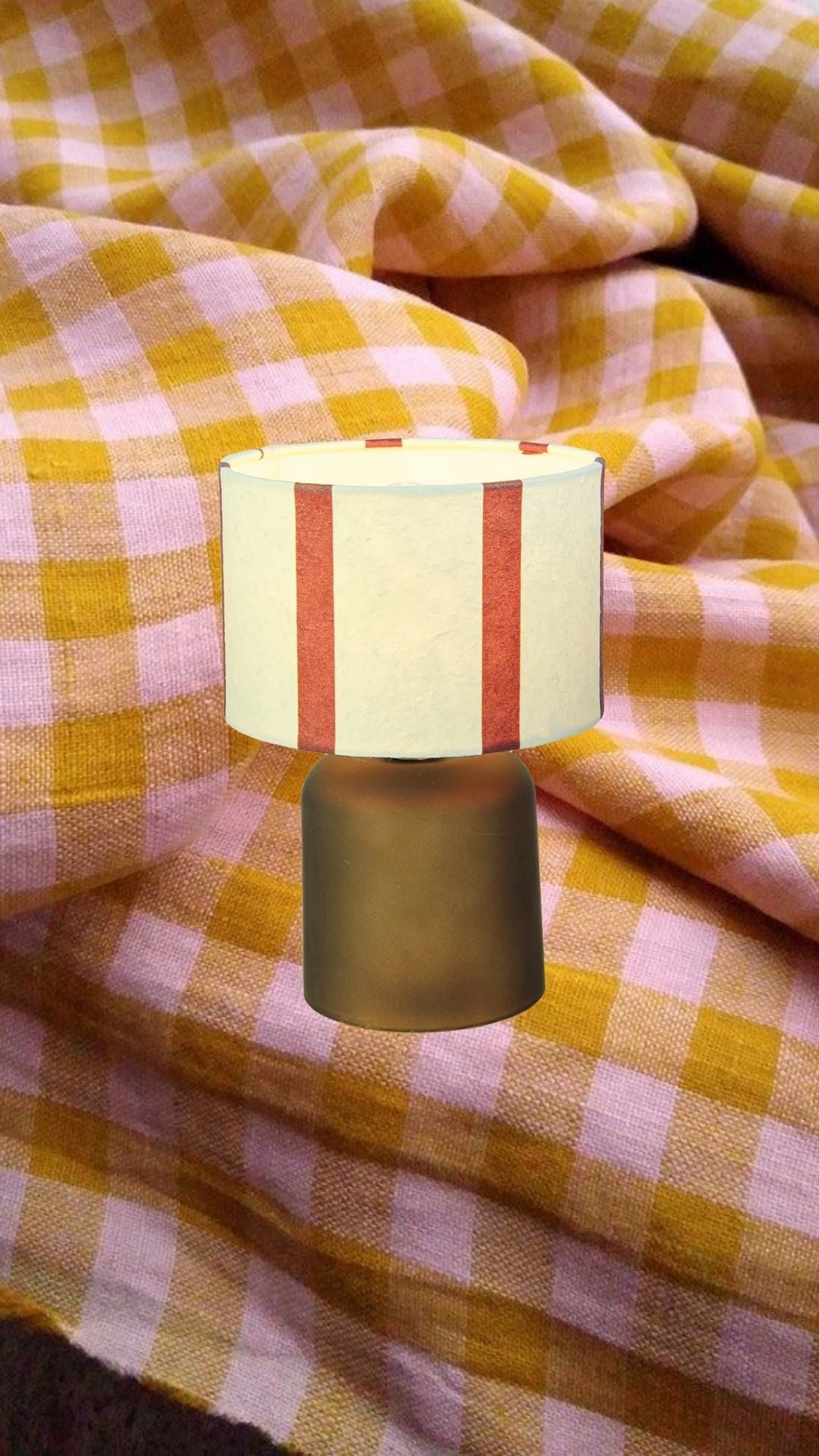 Bruine LED Tafellamp – Gestreepte Lampenkap | Trendy Draadloze Sfeerverlichting