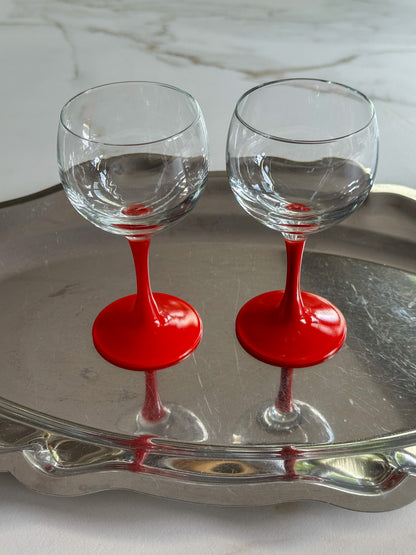 Vintage wijnglazen met rode voet – retro glazen set van 2 - Ruby Conceptstore 