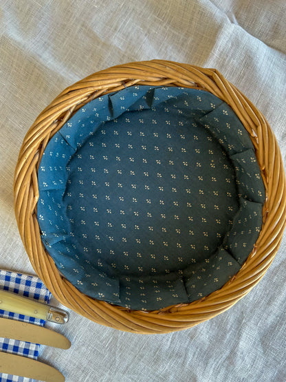 Vintage rieten mandje met blauwe voering – Frans brocante opbergmandje - Ruby Conceptstore 