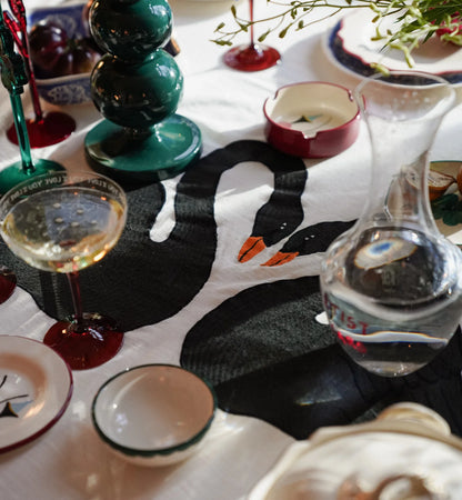 Anna + Nina – Black Swan Tafelkleed