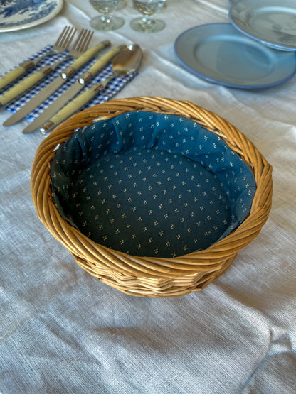 Vintage rieten mandje met blauwe voering – Frans brocante opbergmandje - Ruby Conceptstore 
