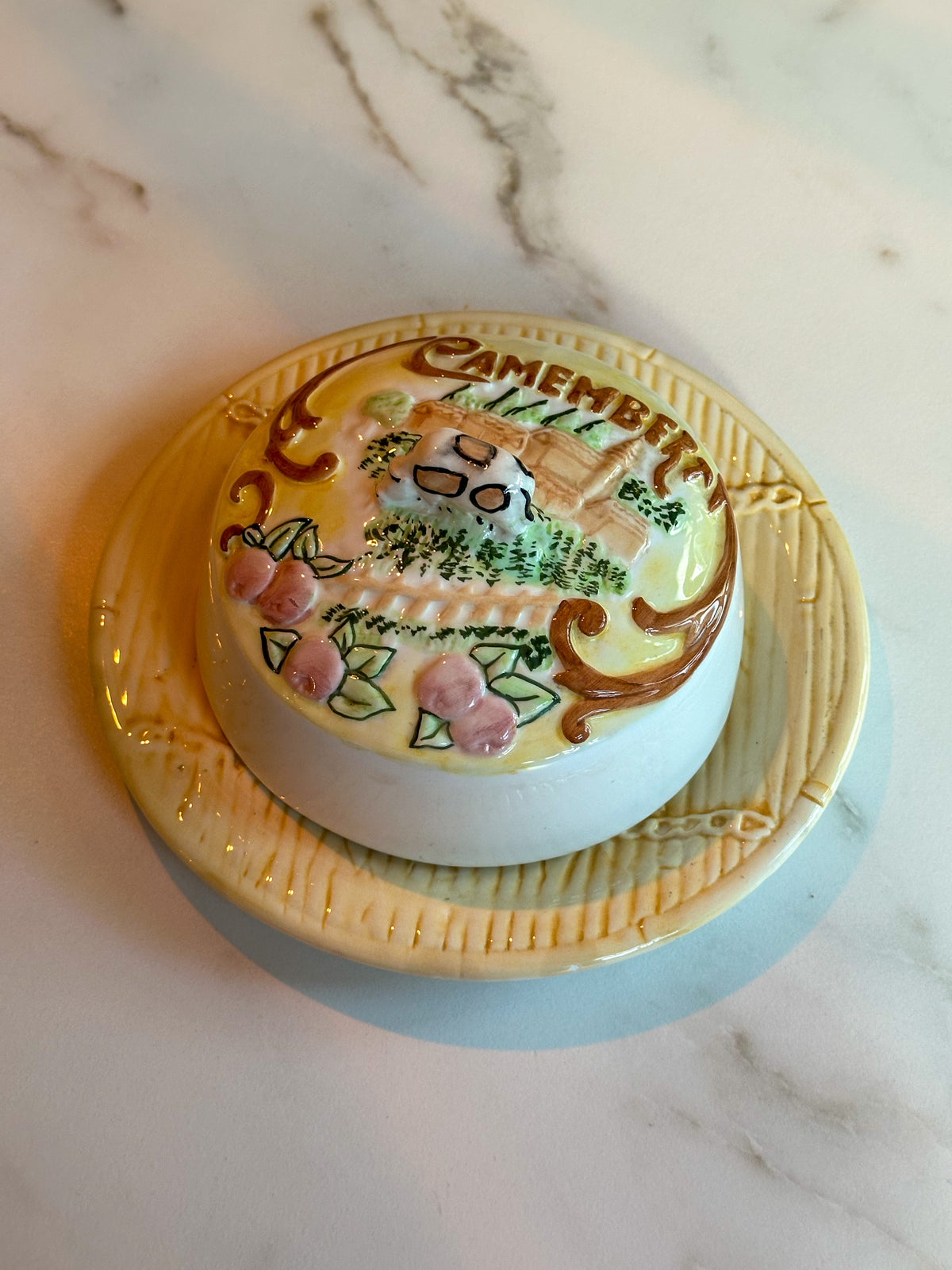 Vintage Camembert Kaasstolp met Bordje – Keramiek
