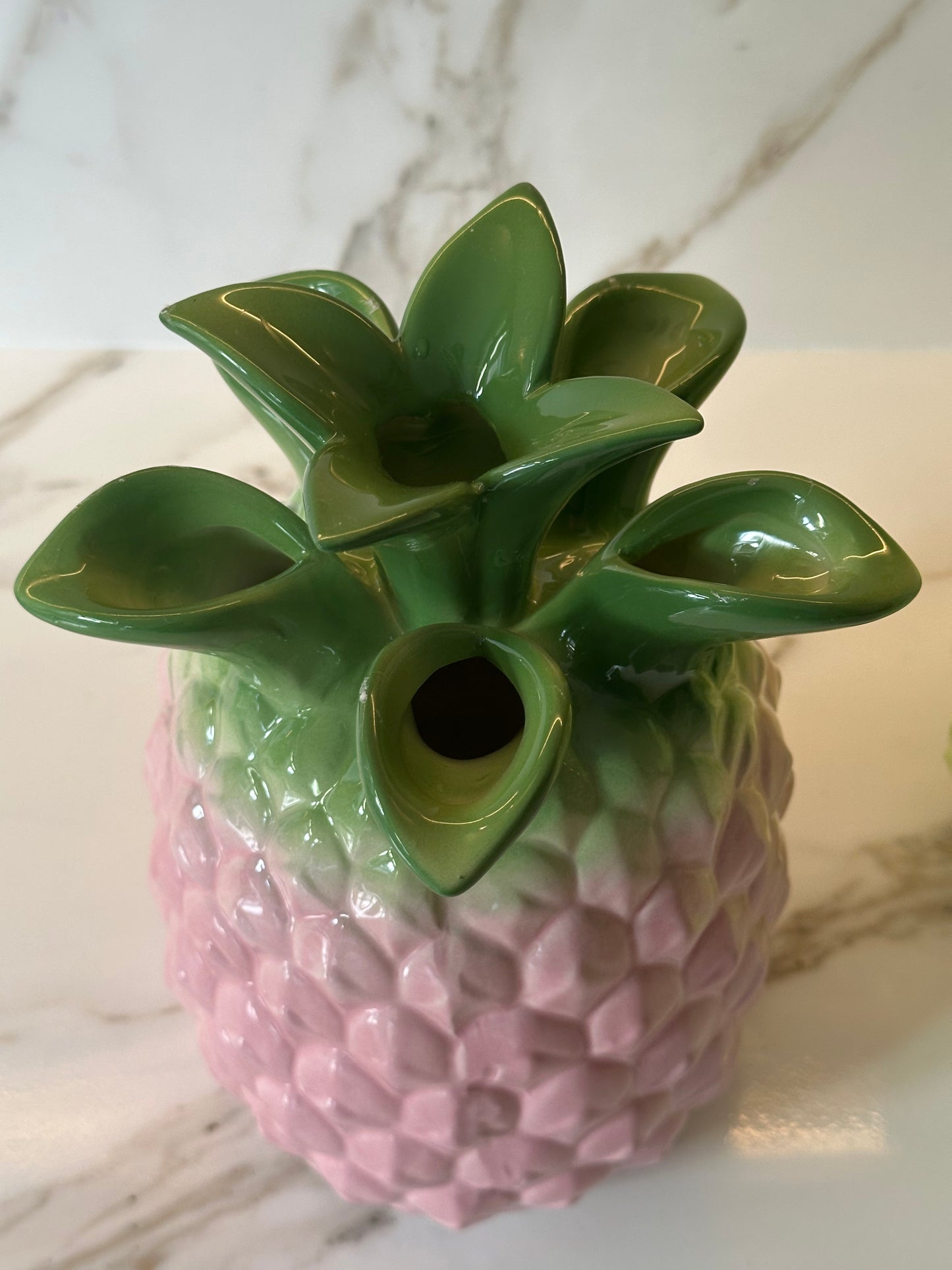 Vaas roze ananas 22 cm – Voeg een tropisch tintje toe aan je interieur! | Ruby Conceptstore