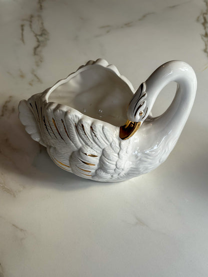 Vintage Grote Zwaan Schaal – Wit Porselein met Gouden Details – Brocante - Ruby Conceptstore 