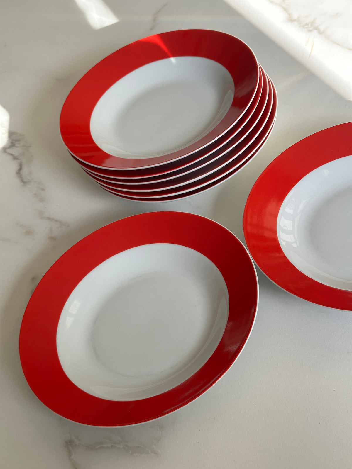 Vintage Diepe Borden Rood & Wit – Set van 8