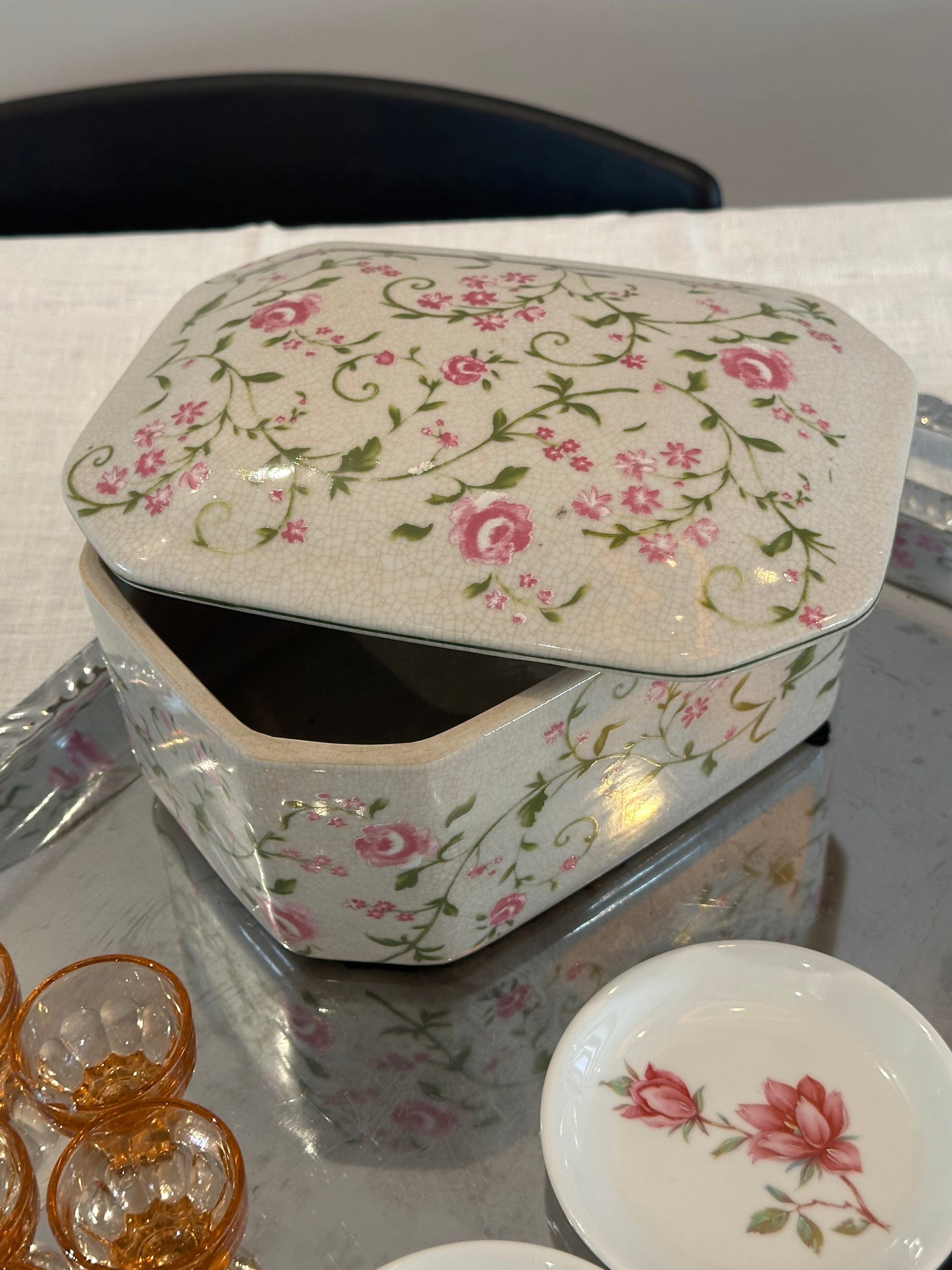Vintage porseleinen opbergdoos met bloemen - large - Ruby Conceptstore 