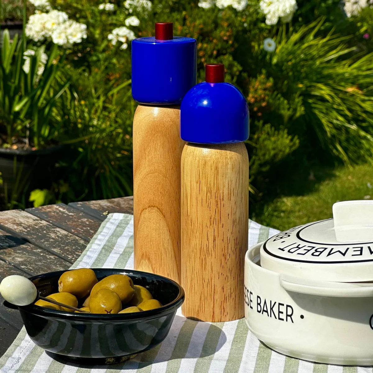 Peper- en Zoutmolen Navy & Rood - Stijlvolle design keukentool | Maegen - Ruby Conceptstore 