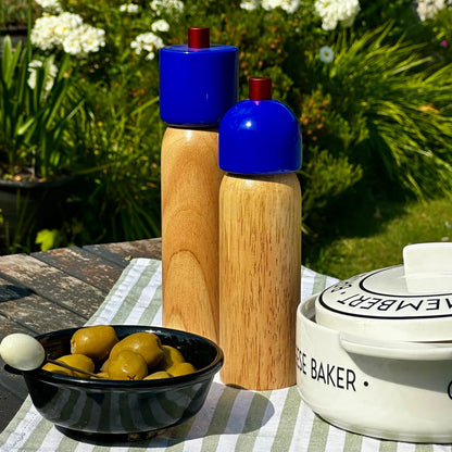 Peper- en Zoutmolen Navy & Rood - Stijlvolle design keukentool | Maegen - Ruby Conceptstore 