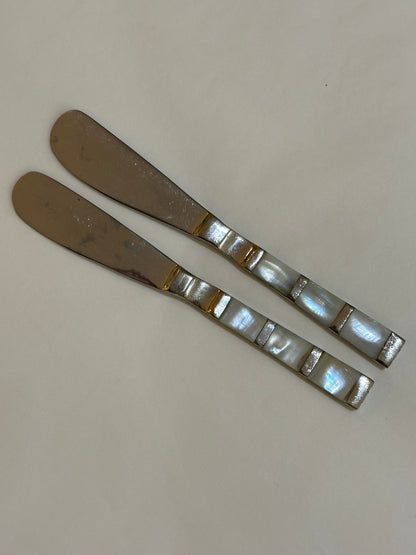 Set van 2 vintage parelmoer smeermessen – luxe botermesjes - Ruby Conceptstore 