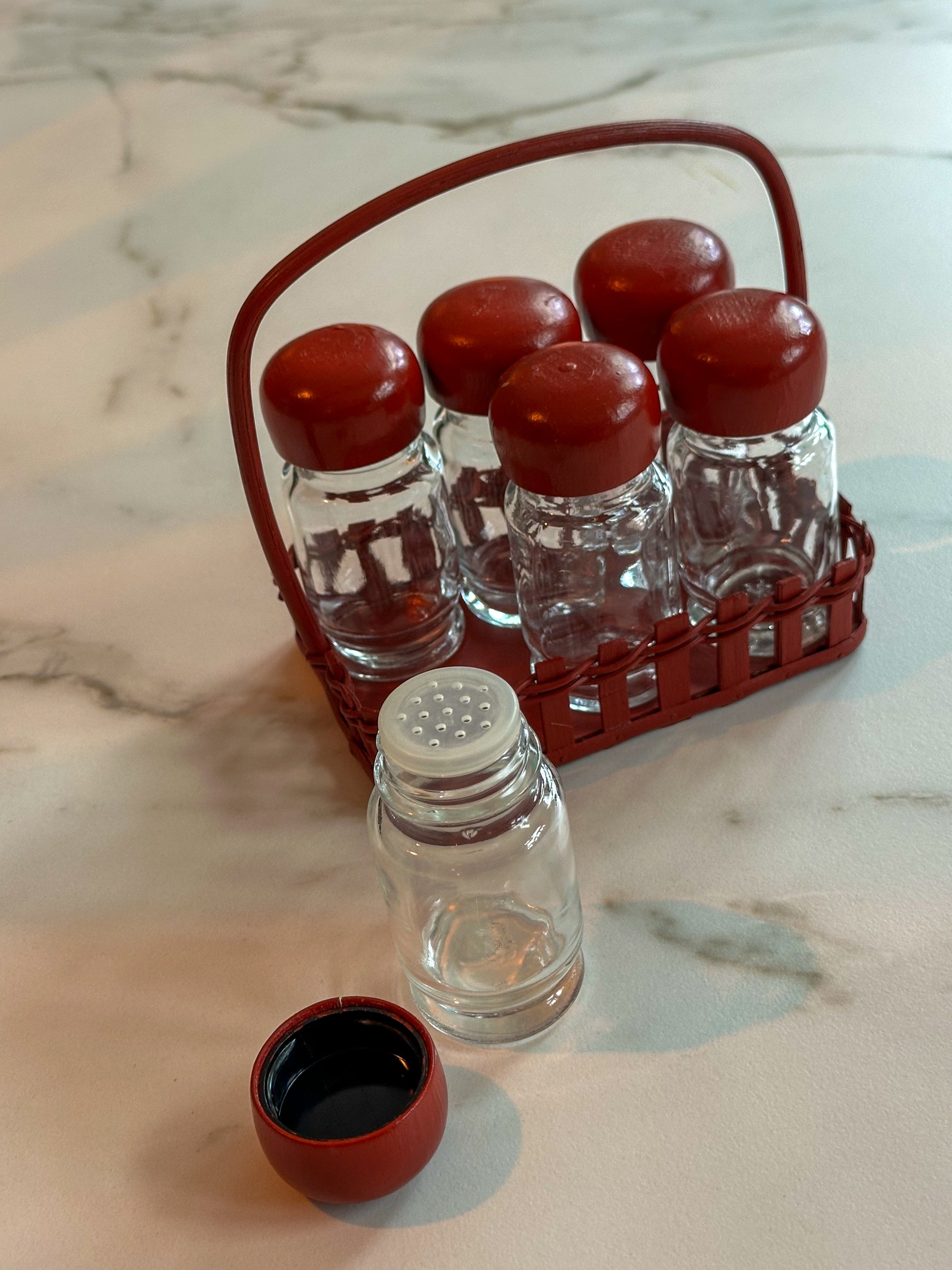 Vintage Kruidenpotjes Set in Rood Rekje – Jaren 60/70 - Ruby Conceptstore 