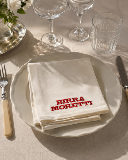Vintage luxe Katoenen Servetten Birra Moretti – Wit met Rood Logo – Set van 4 - Ruby Conceptstore 