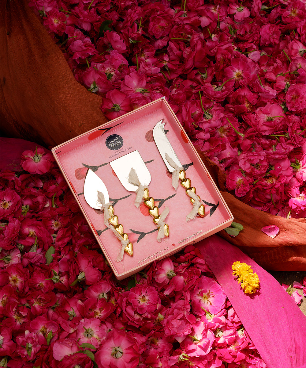 Holly Hart Cheese Knife Set – stijlvolle kaasmesjes met gouden hartjes - Ruby Conceptstore 