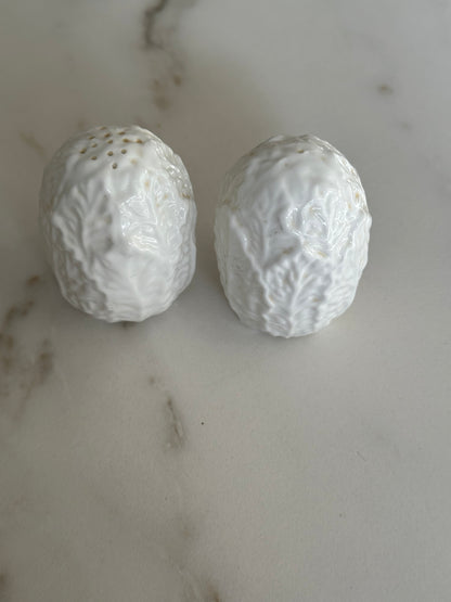Vintage Keramieken Peper & Zoutstel – Wit Reliëf