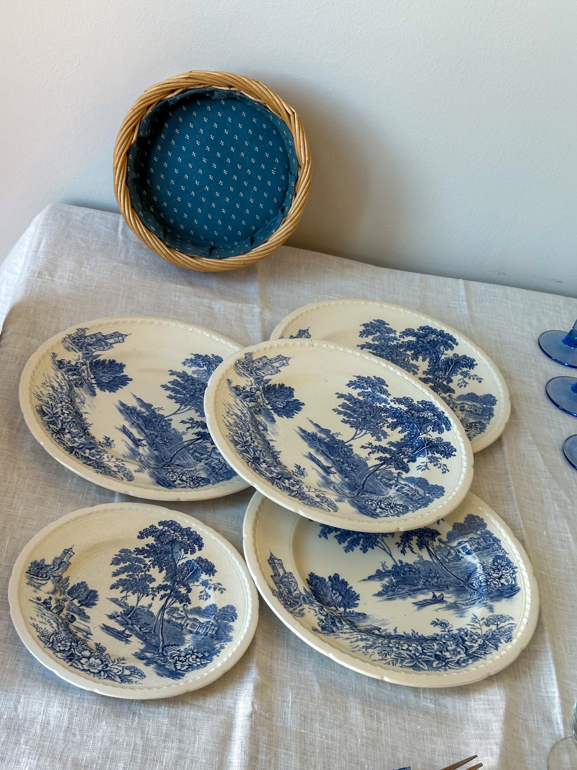 Vintage rieten mandje met blauwe voering – Frans brocante opbergmandje - Ruby Conceptstore 