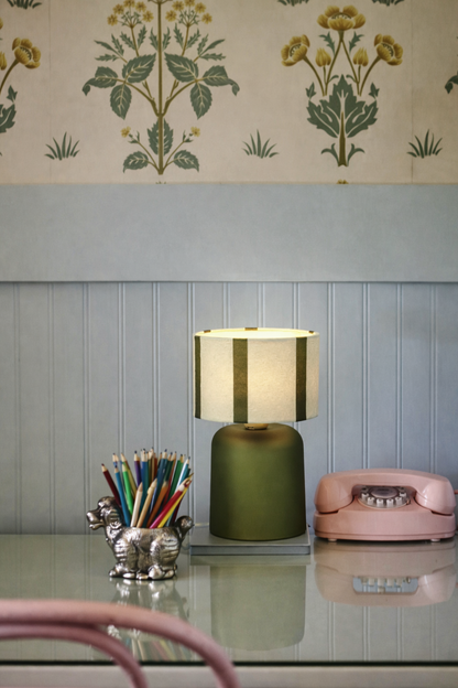 Kaki LED Tafellamp – Gestreepte Kap | Trendy Draadloze Sfeerverlichting