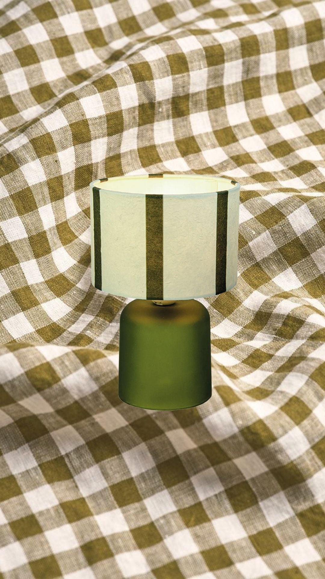 Kaki LED Tafellamp – Gestreepte Kap | Trendy Draadloze Sfeerverlichting