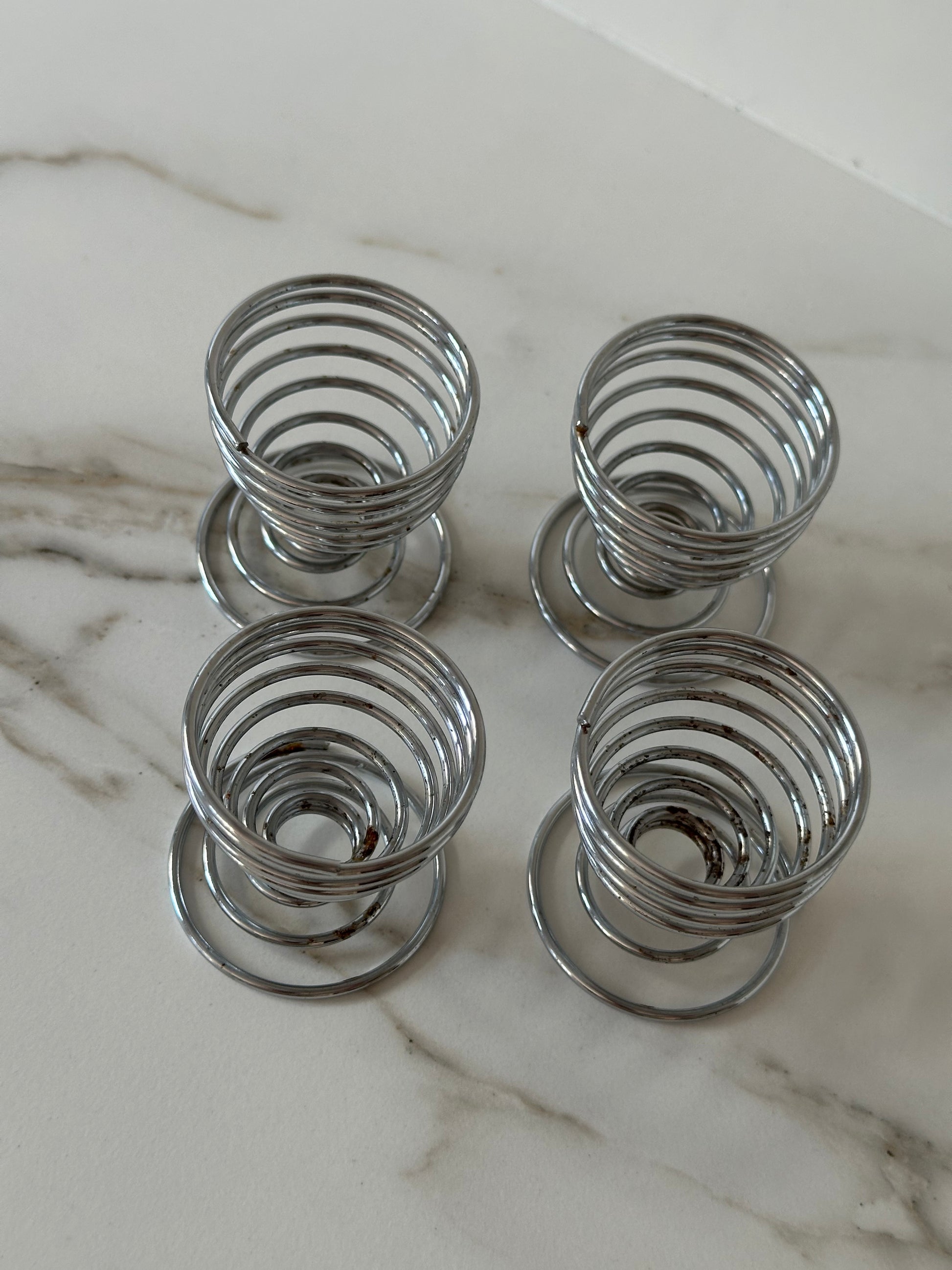 Vintage metalen eierdopjes – spiraal design – set van 4 - Ruby Conceptstore 