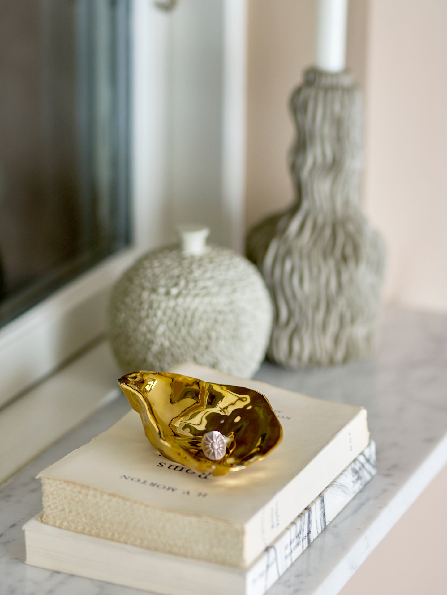 Gouden oester schaaltje – Kellis bowl by Bloomingville