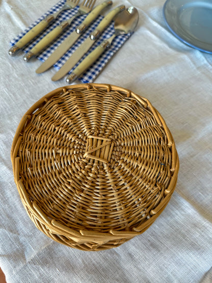 Vintage rieten mandje met blauwe voering – Frans brocante opbergmandje - Ruby Conceptstore 