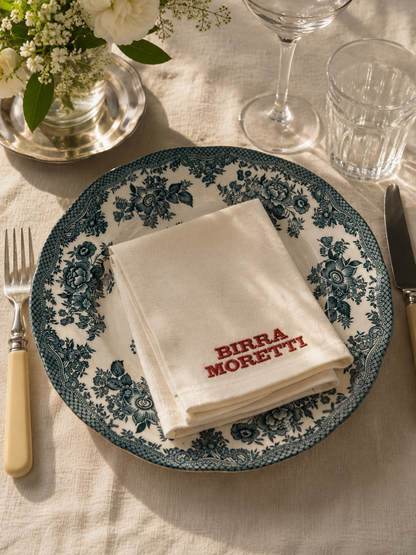 Vintage luxe Katoenen Servetten Birra Moretti – Wit met Rood Logo – Set van 4 - Ruby Conceptstore 