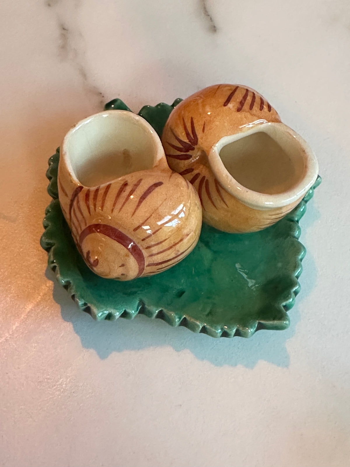 Vintage Peper- en Zoutstel Slakken op Groen Blad
