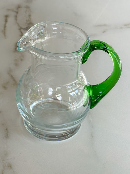 Vintage zware glazen Wijnkan met groene handgreep & druivenmotief - Ruby Conceptstore 