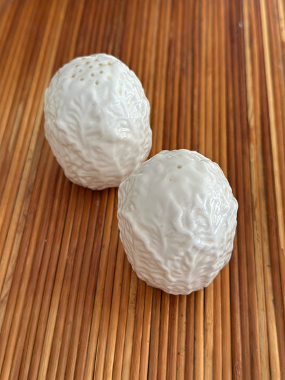 Vintage Keramieken Peper & Zoutstel – Wit Reliëf