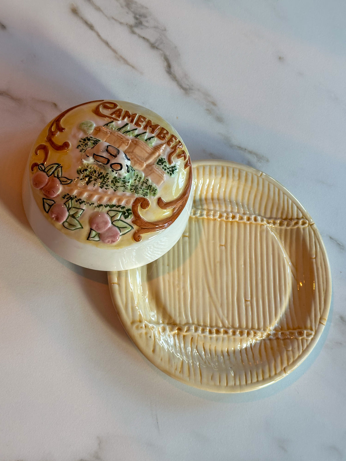 Vintage Camembert Kaasstolp met Bordje – Keramiek