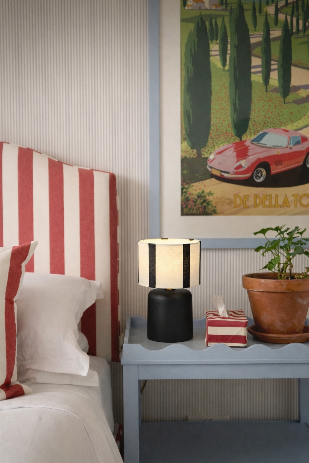 Zwarte gestreepte LED tafellamp op batterijen