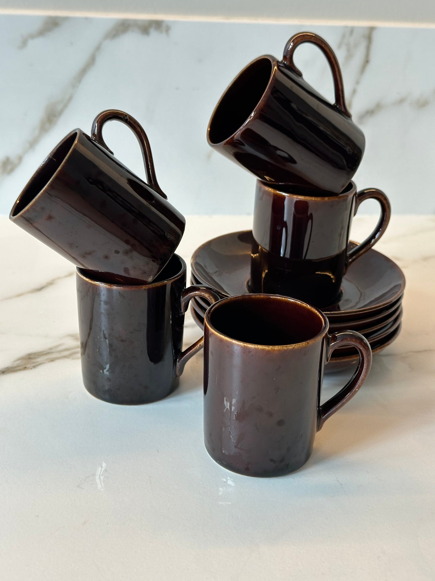 Vintage koffie kopjes set – bruin keramiek (5 stuks) - Ruby Conceptstore 