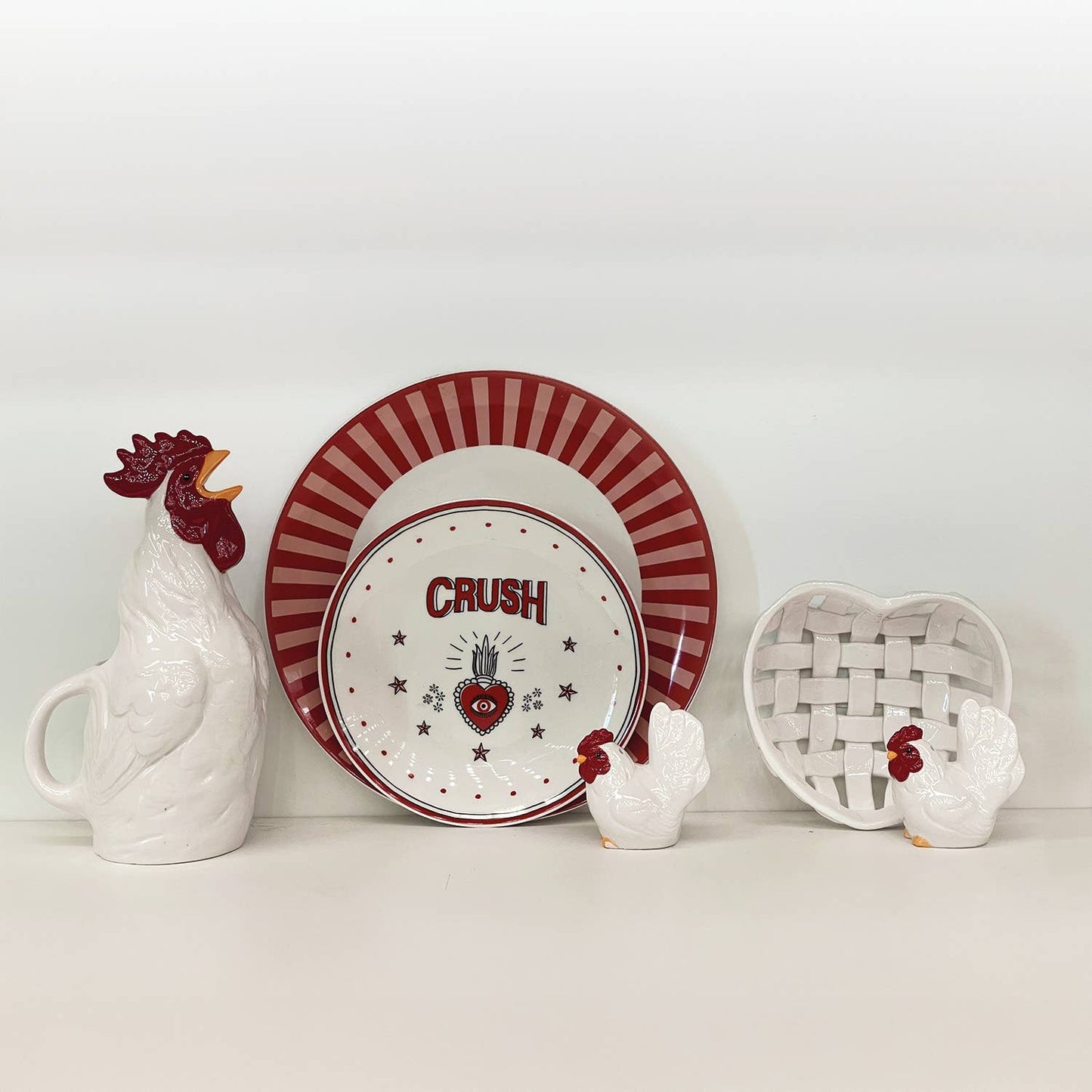 Zout- en peperstel met haantjes van aardewerk - speelse tafelstyling