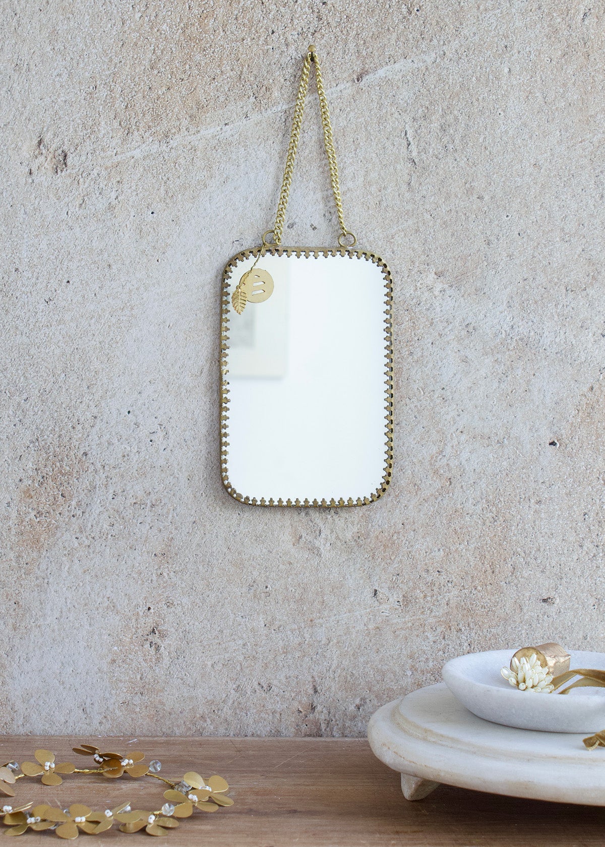 Hangende spiegel van messing - Ruby Conceptstore 